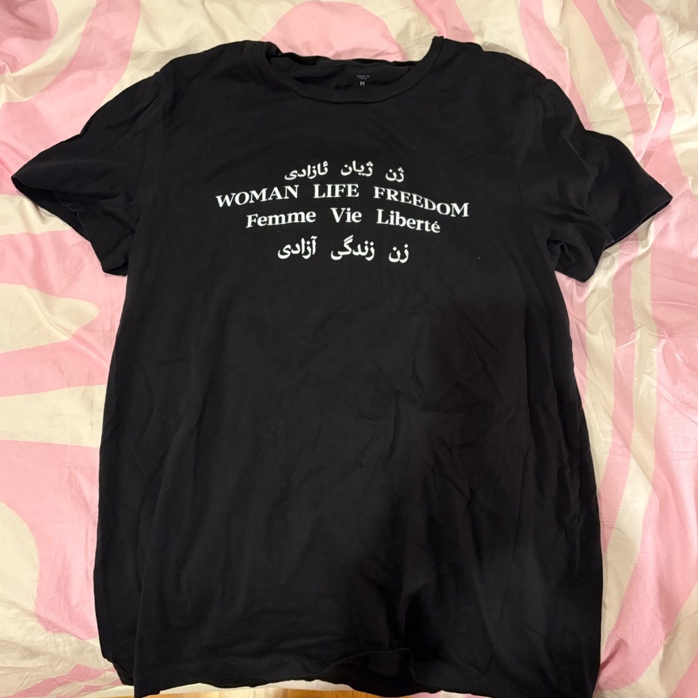 Women life freedom black and white t shirt, size medium.